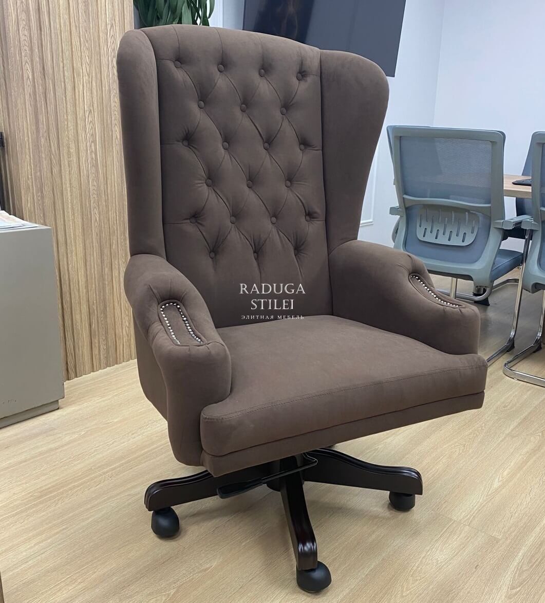 Кресло коричневое в кабинет руководителя, Амадис 